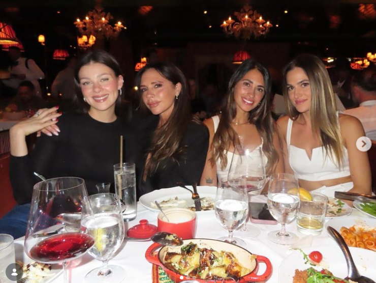 Victoria Beckham, Nicola Peltz, Antonela Roccuzzo, and Elena Galera at a dinner in Miami in a post dated October 24, 2023 | Source: Instagram/victoriabeckham