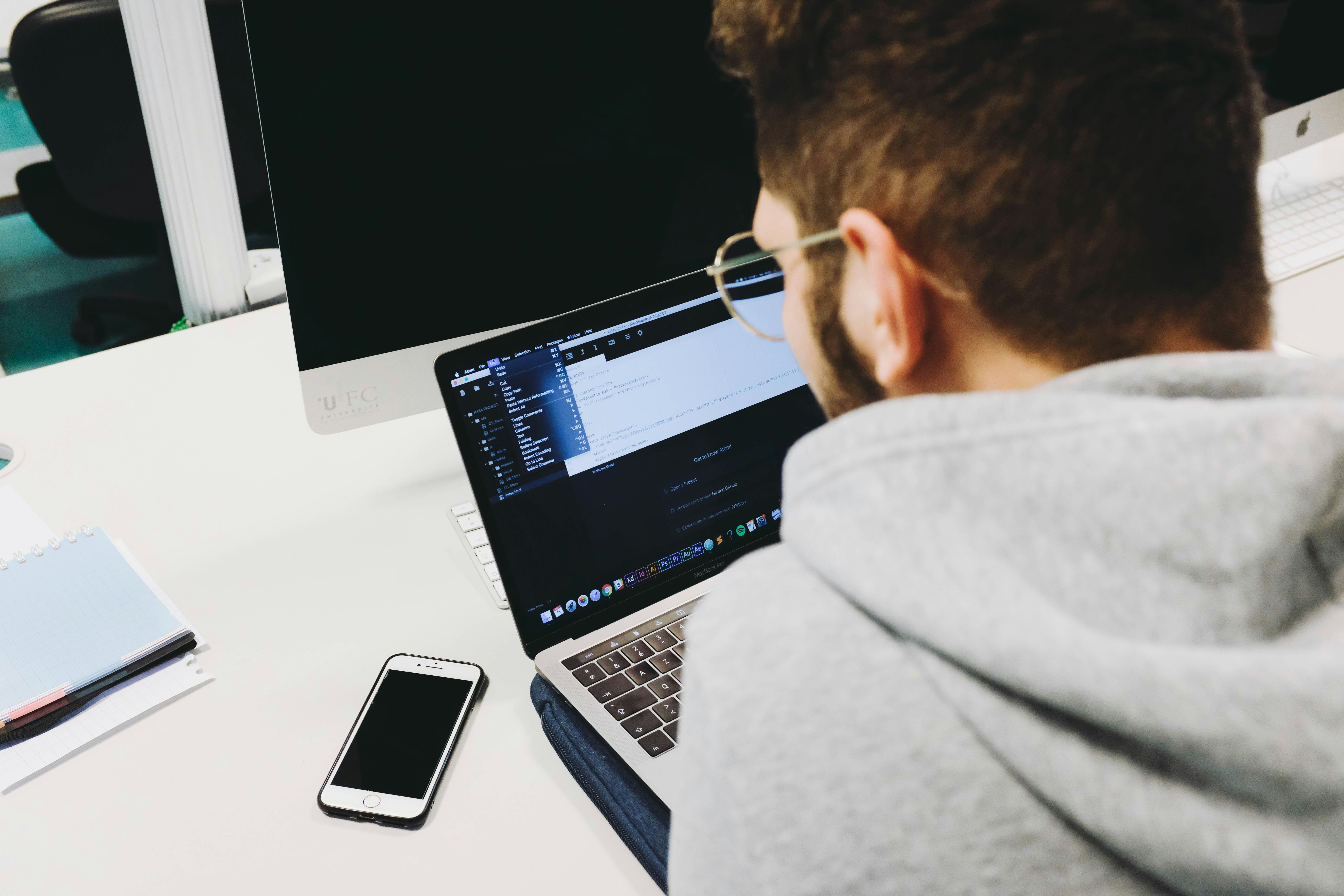 How to Use Productivity Apps and Playlists for Distraction-Free Study Sessions