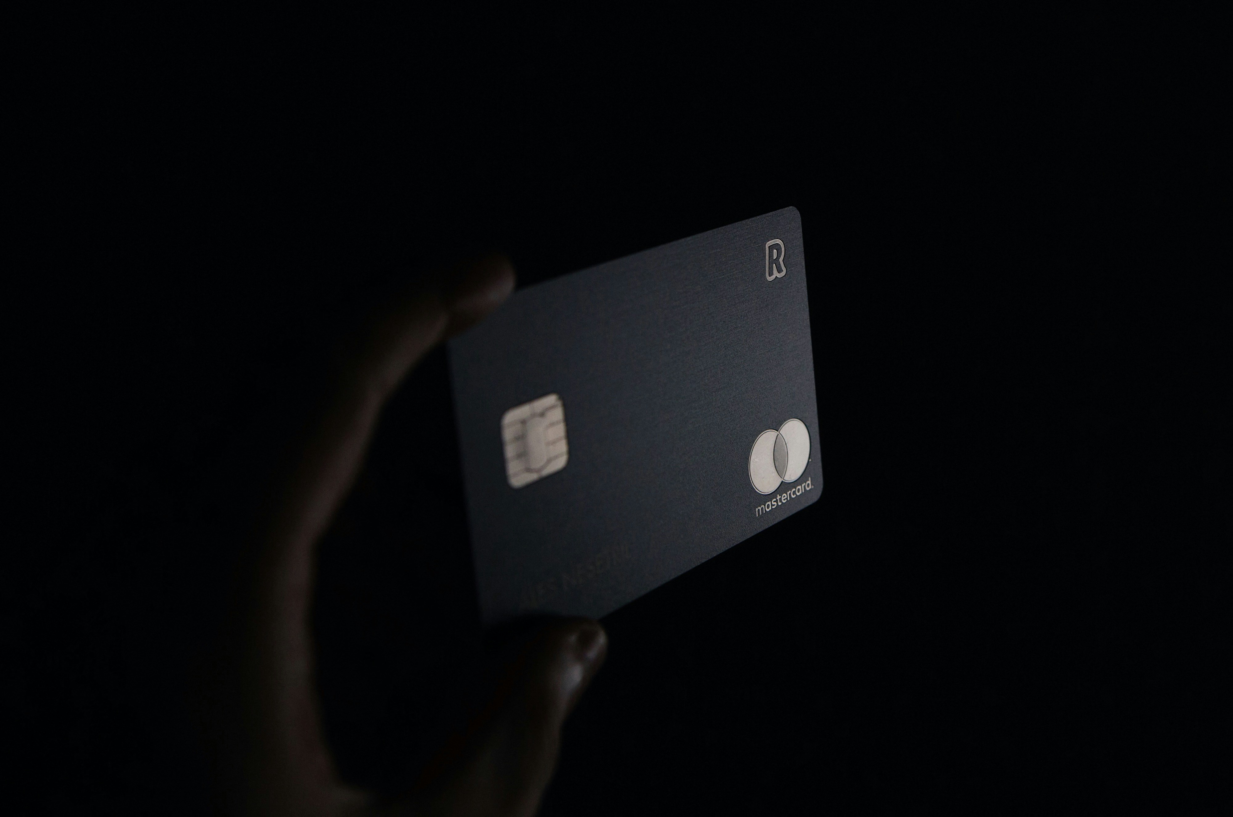 How to Spot Financial Pitfalls When Picking Your First Credit Card