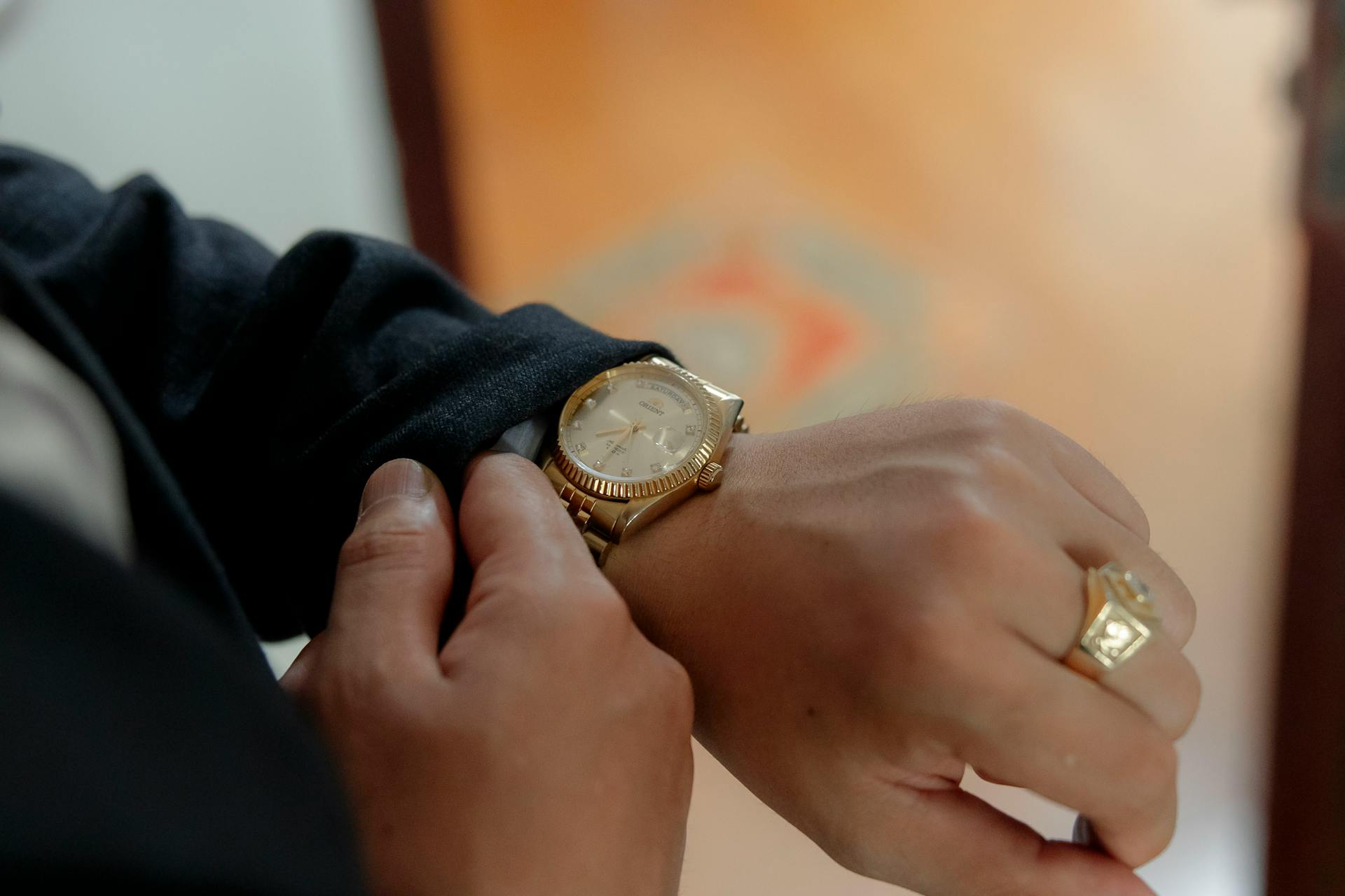 A man checking his watch | Source: Pexels
