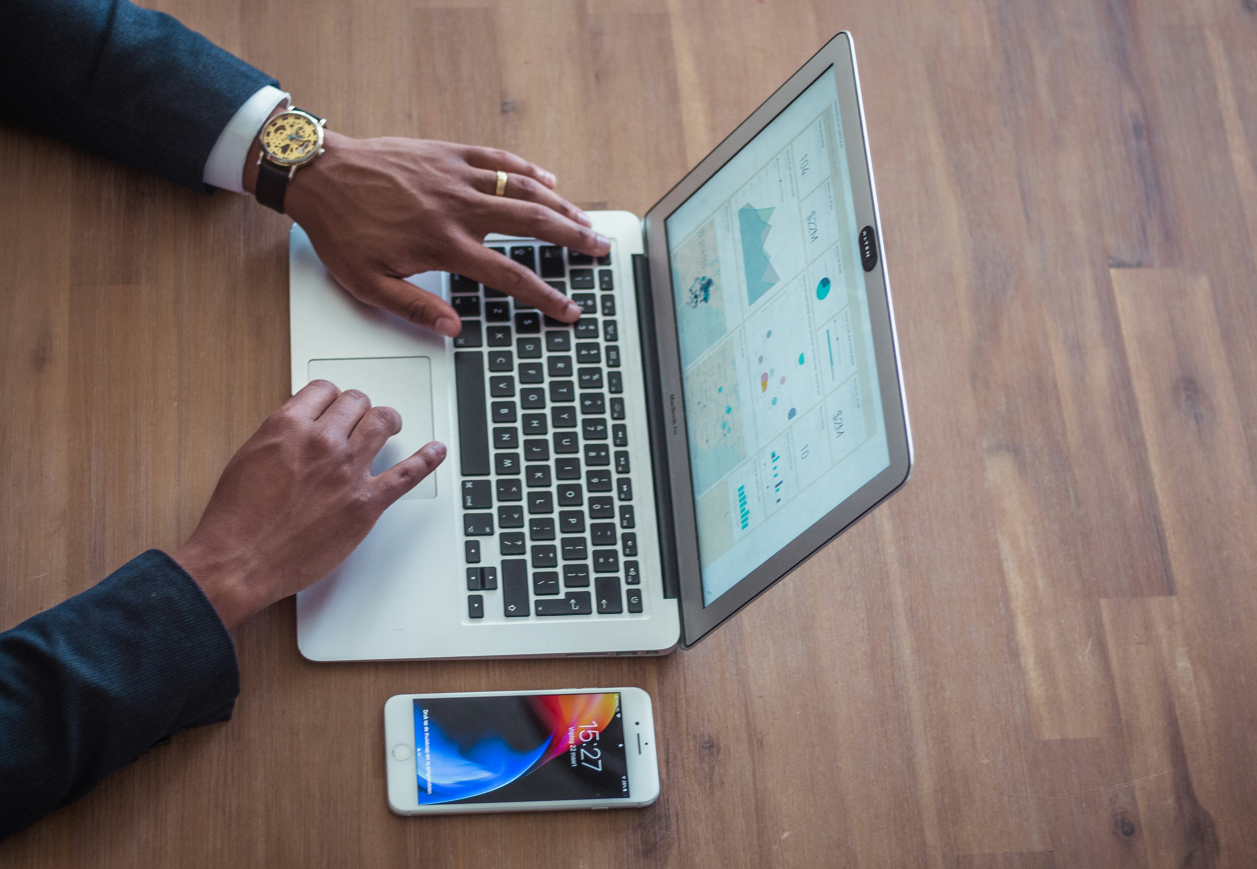 How to Design a Referral Program That Fuels Organic Growth in Online Marketplaces