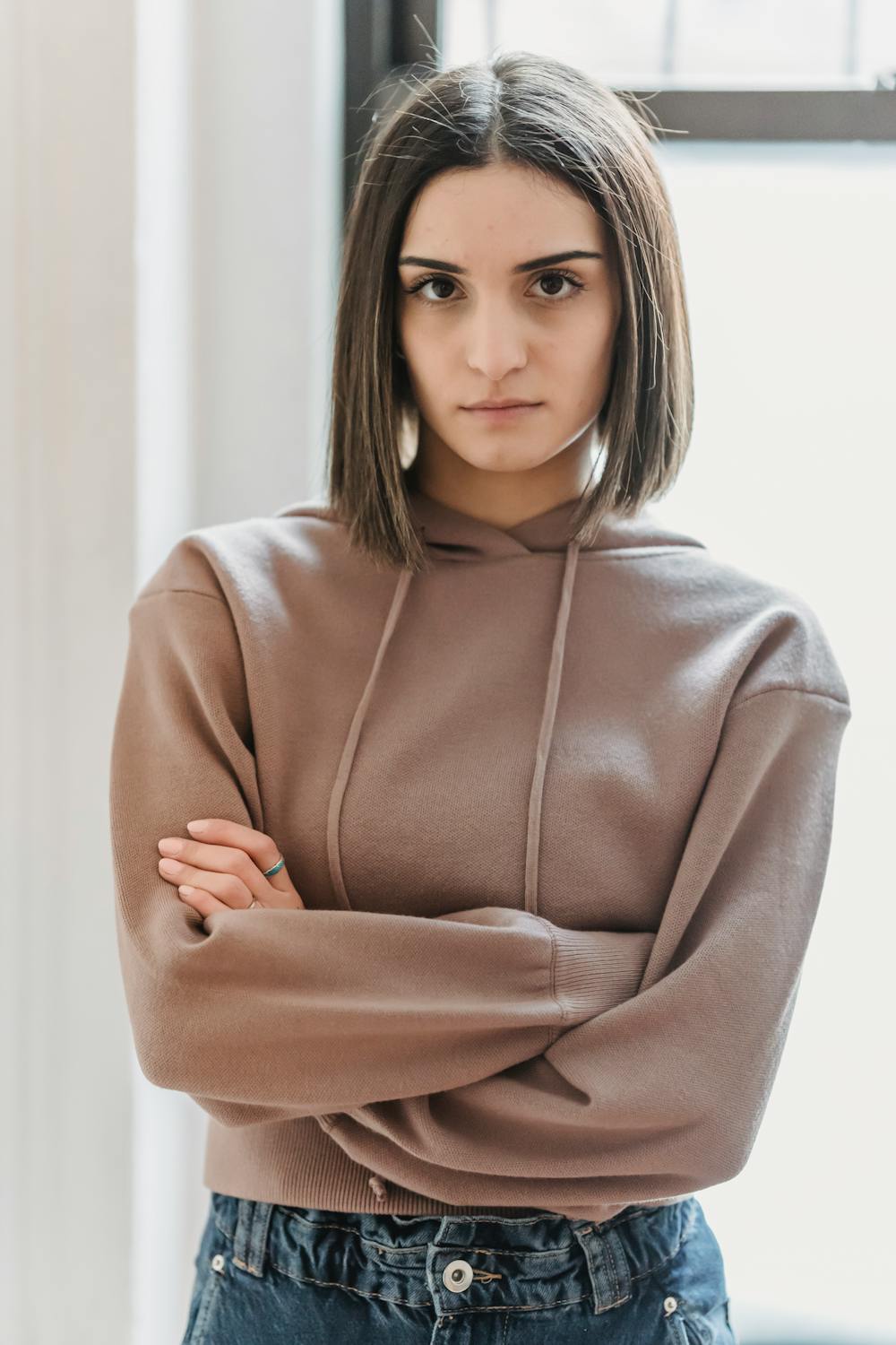 A serious woman with her arms folded | Source: Pexels