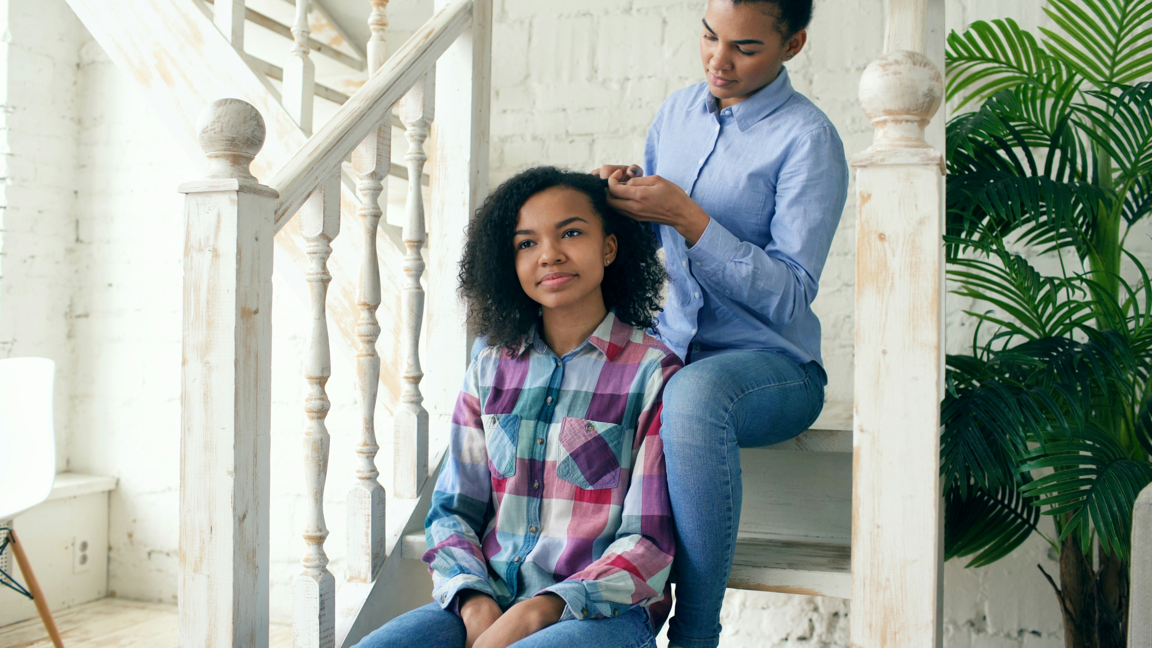How to Navigate the Challenges of Parenting Teenagers with Confidence