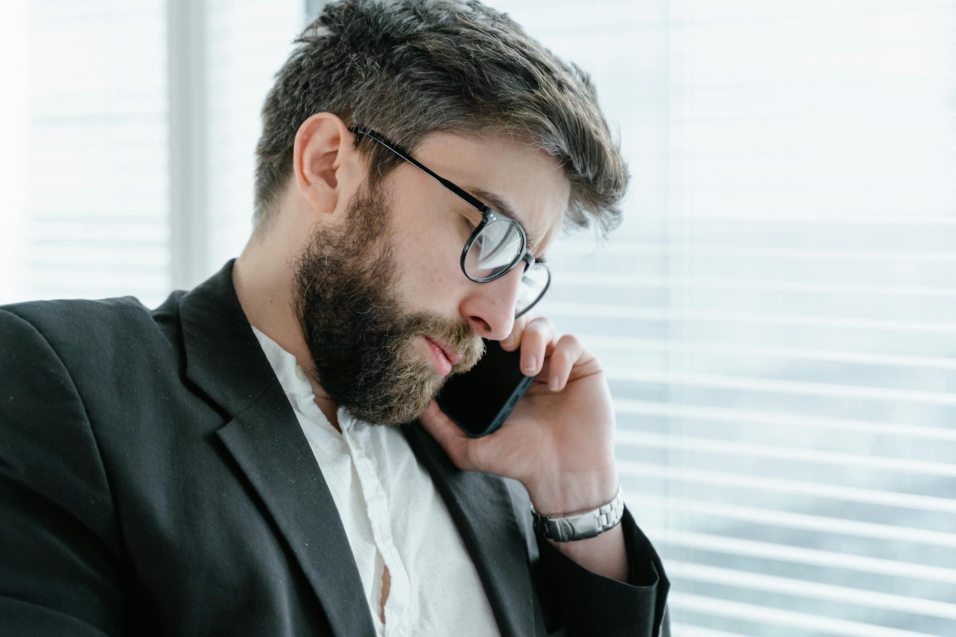 A man talking on the phone | Source: Pexels