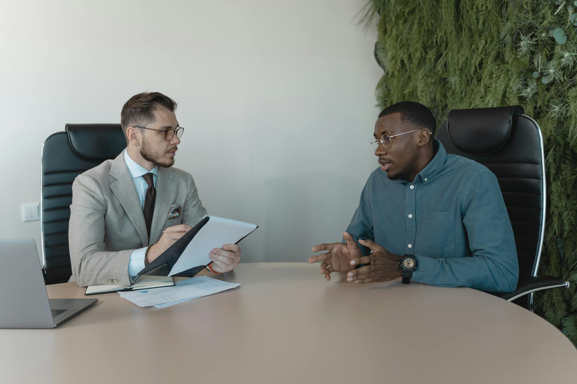 Two men discussing something important at work | Source: Pexels
