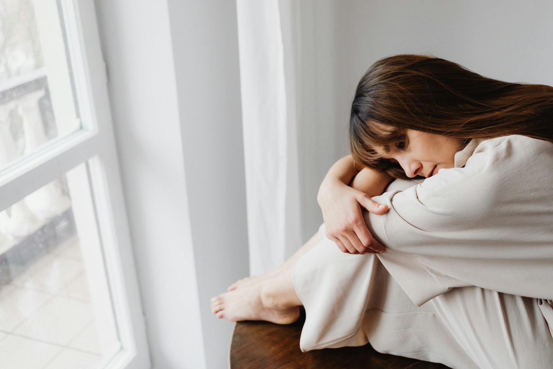 A sad woman lost in thought | Source: Pexels