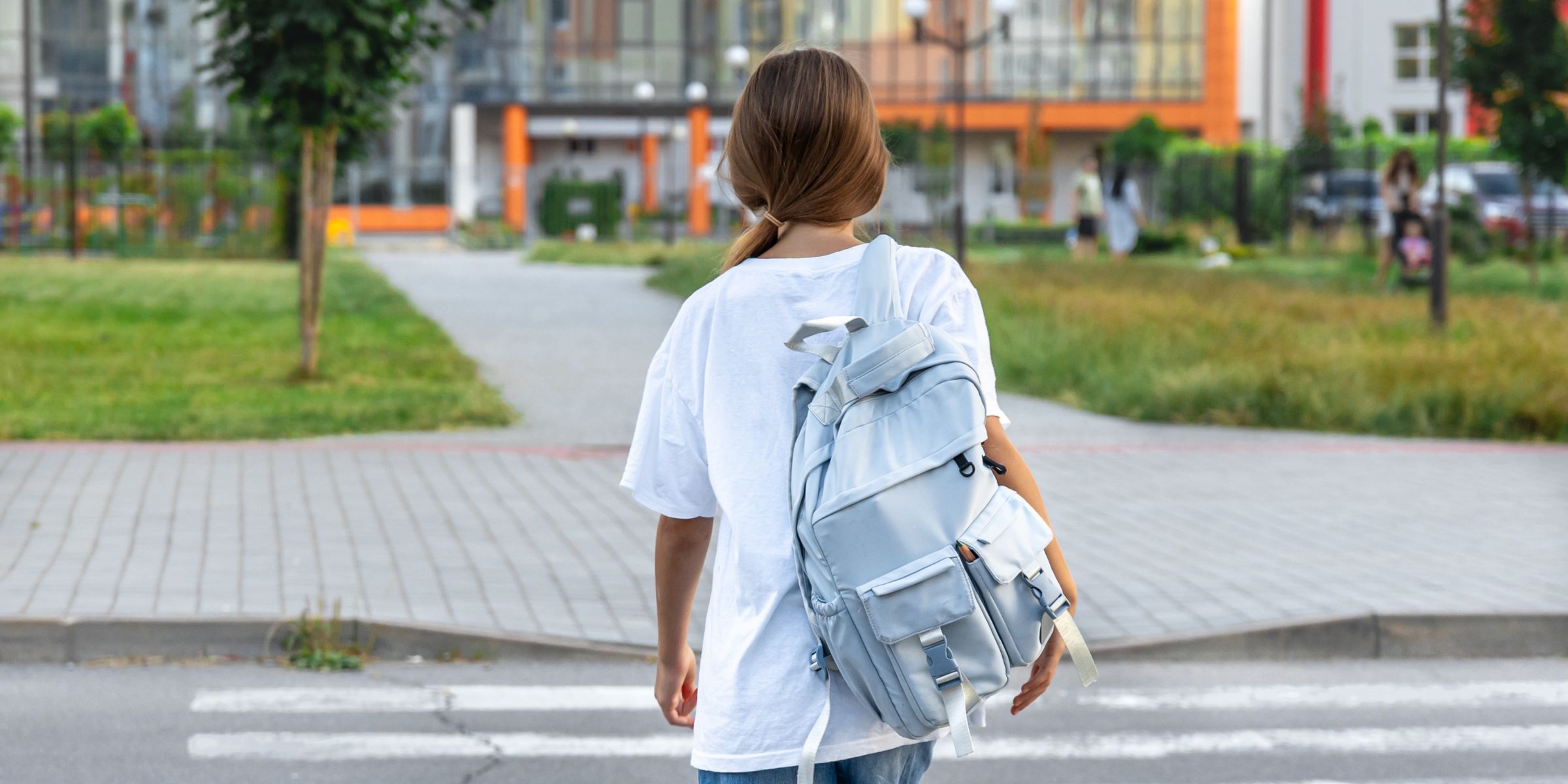 A schoolgirl crossing a road | Source: Freepik