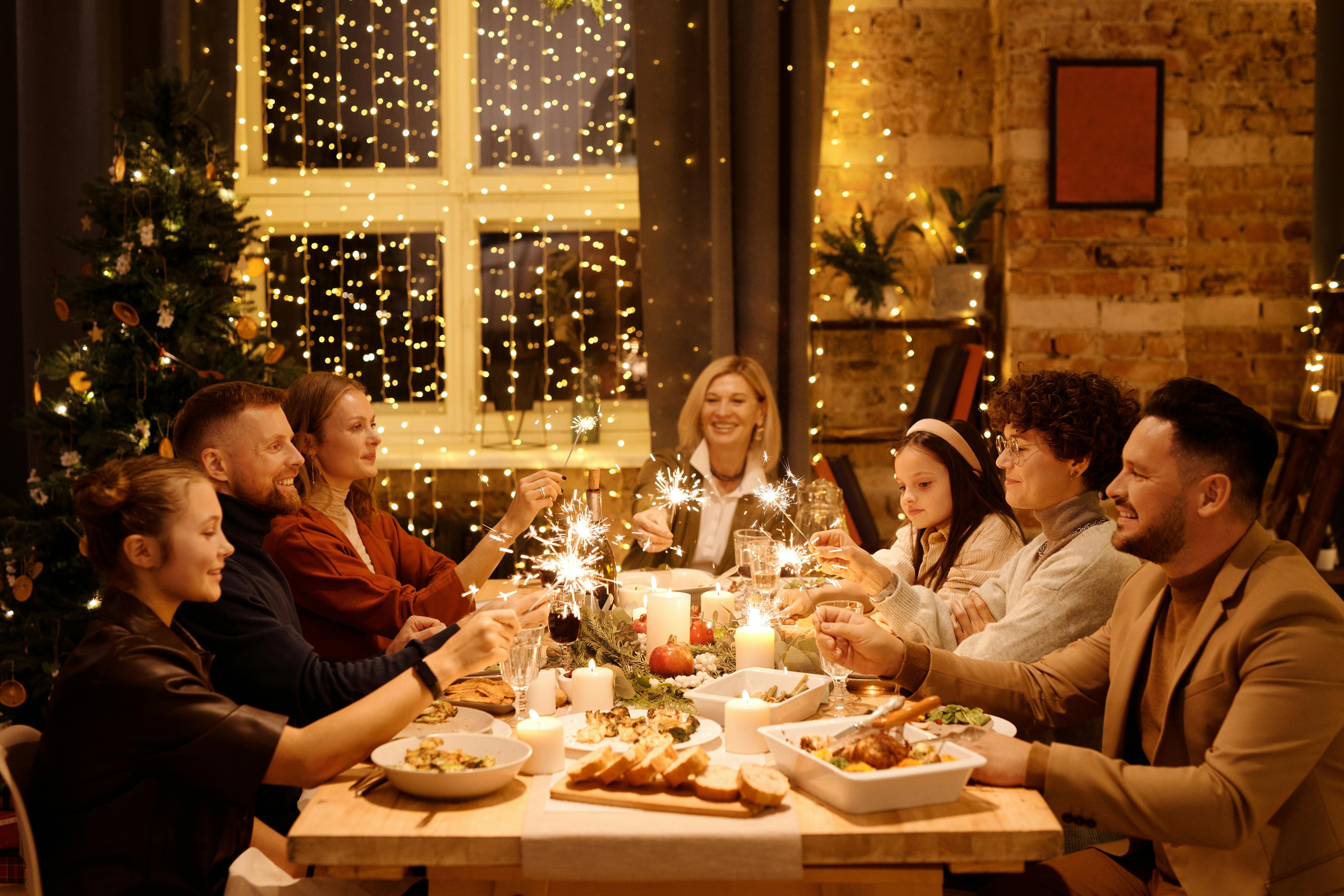 Family enjoying dinner together | Source: No source