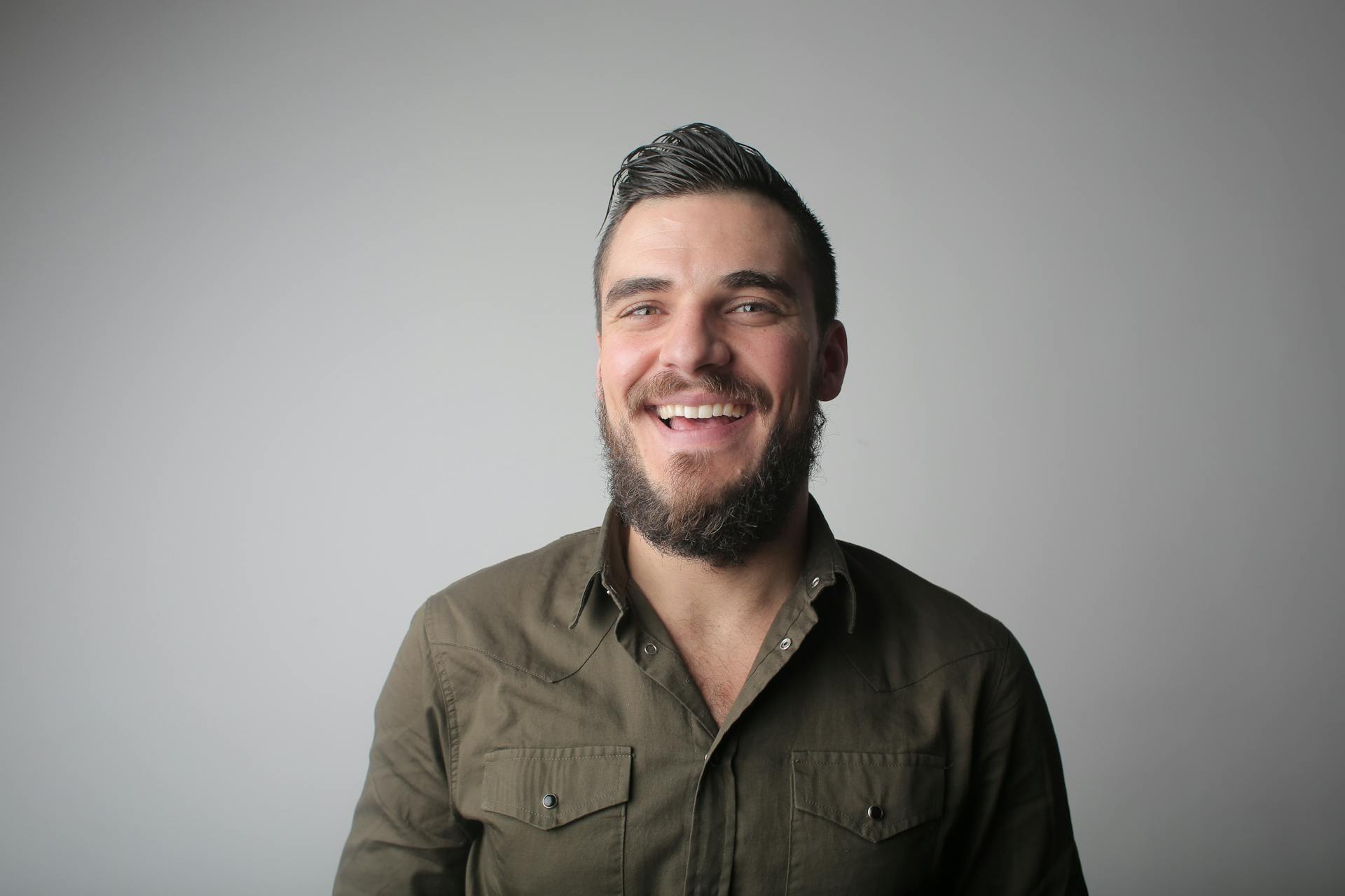 A laughing man | Source: Pexels