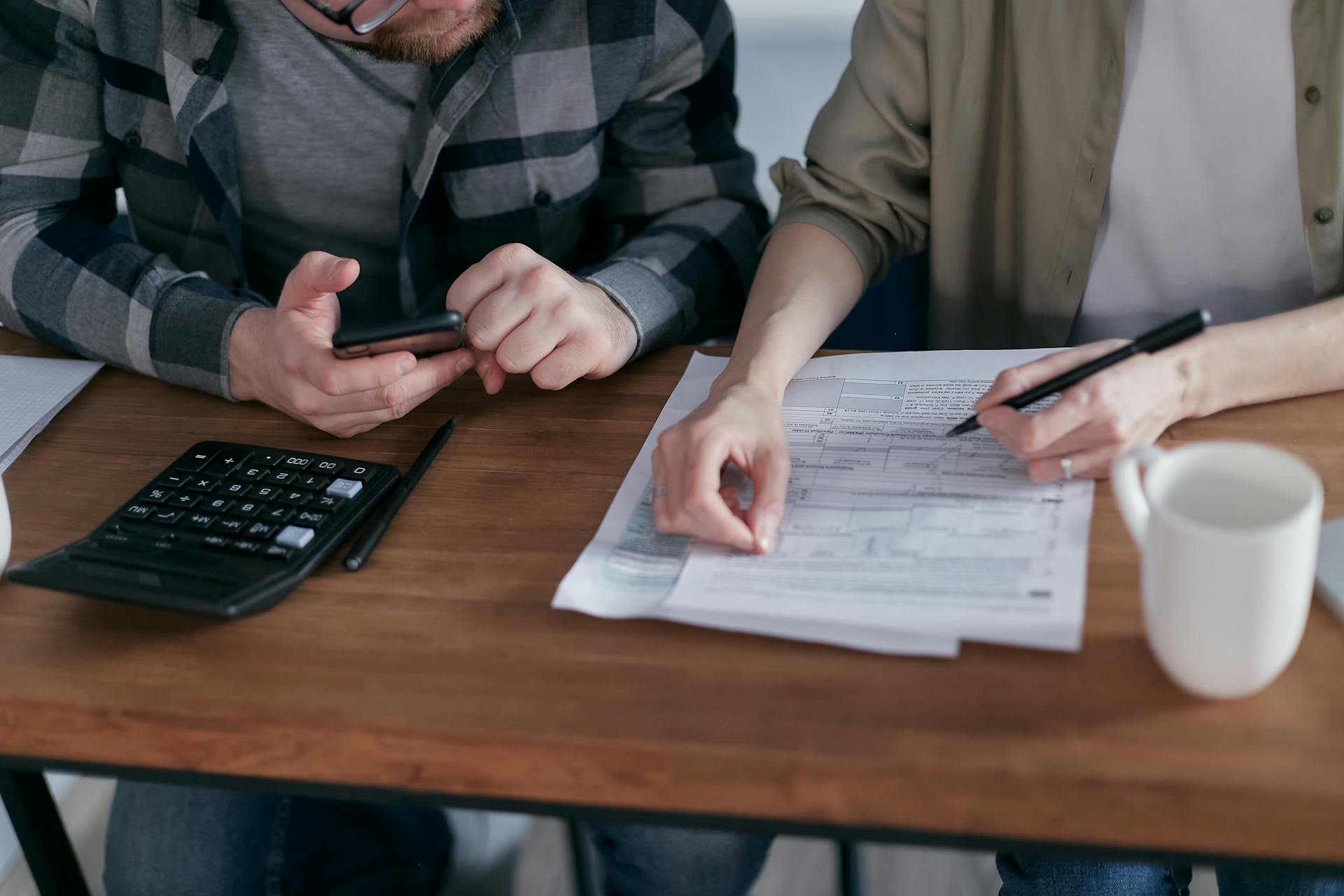 Couple doing budgeting | Source: Pexels