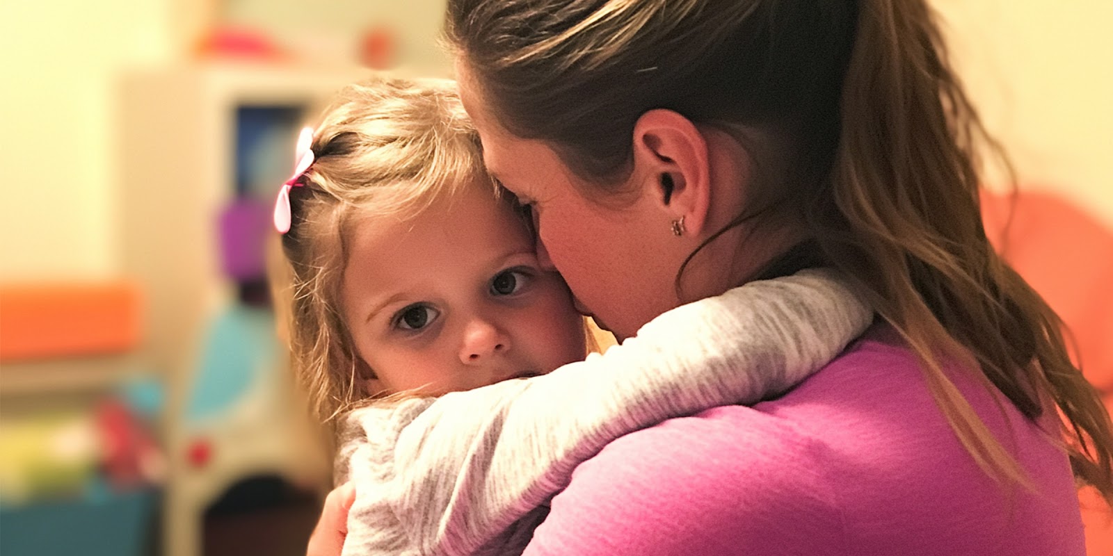Woman hugs little girl. | Source: No source