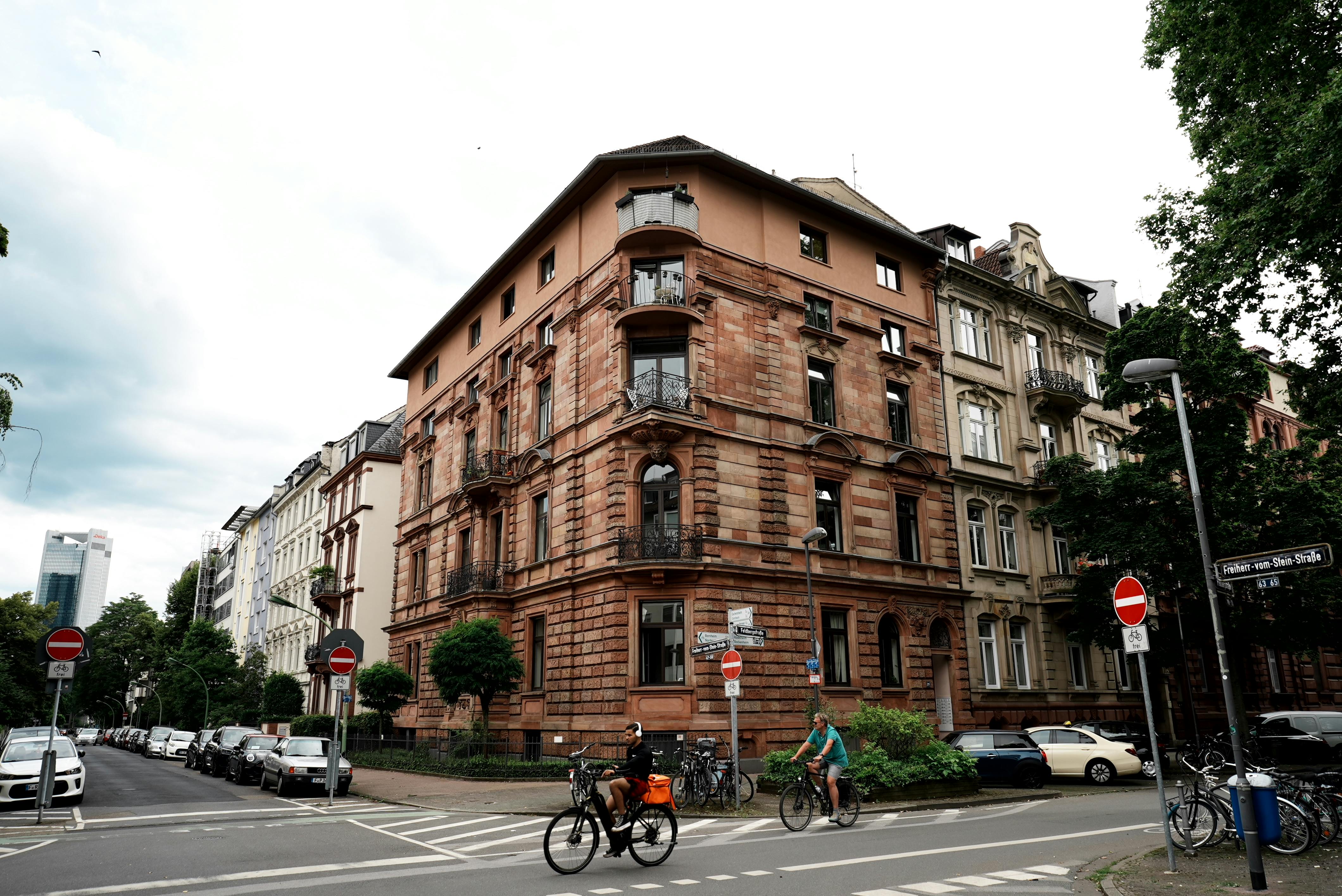 6 Urban Living Hacks for Simplifying City Life