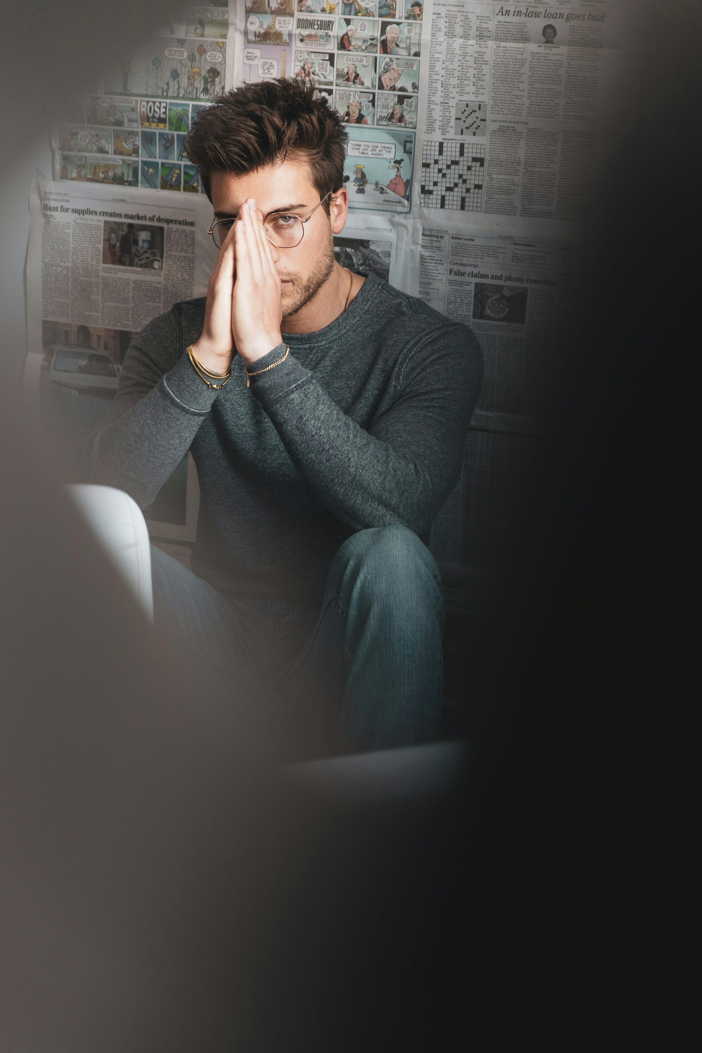 A man looking at someone | Source: Pexels