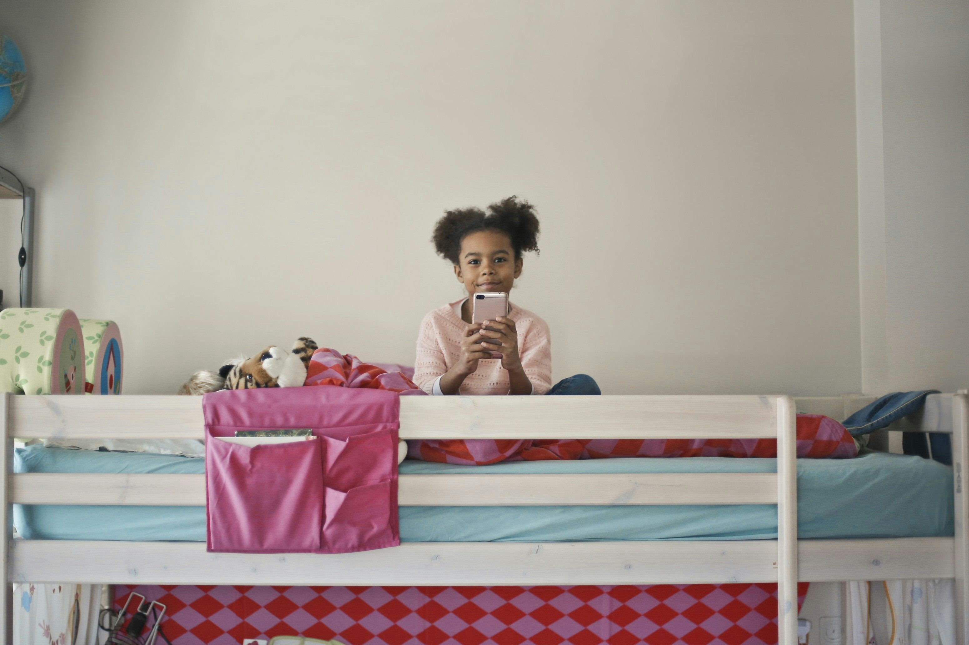 How to Balance Screen Time and Offline Play for Kids