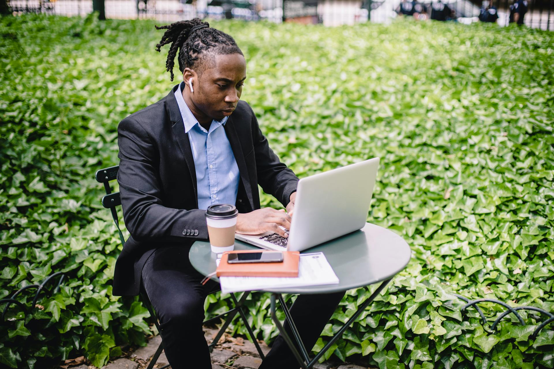 A man using his computer | Source: Pexels